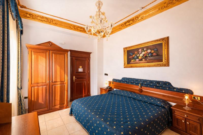 camera-matrimoniale-blu