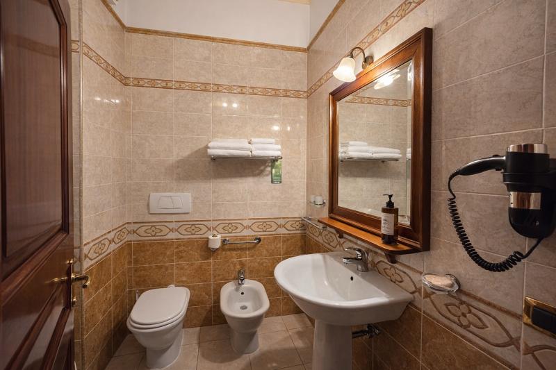 camera-matrimoniale-doppia-bagno