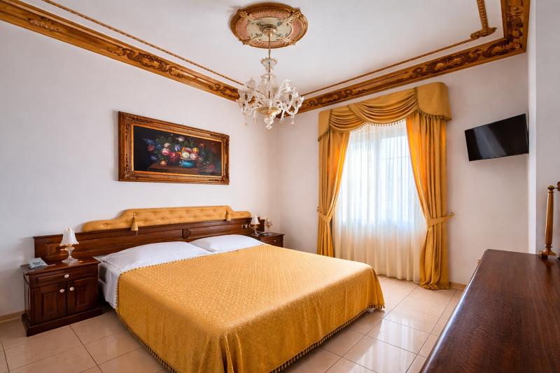 camera-matrimoniale-gialla