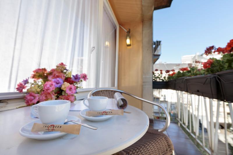 villa-carlotta-2dxsx-balcony