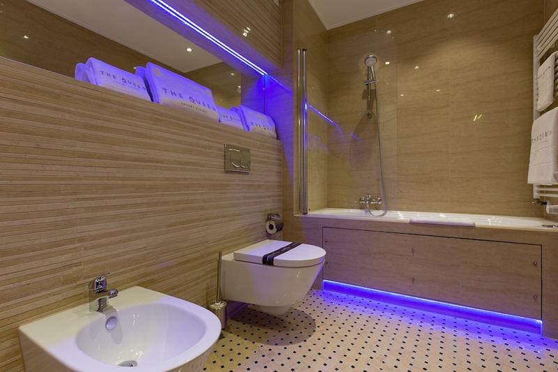villa-carlotta-2dxsx-bathroom