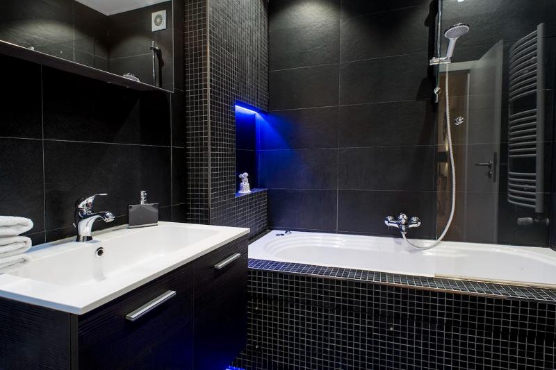 villa-carlotta-4dx-bathroom