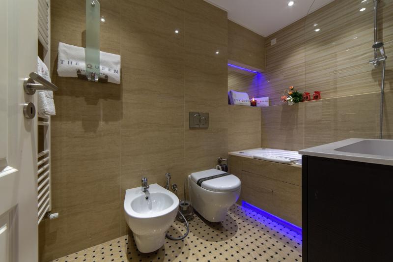 villa-carlotta-51-bathroom