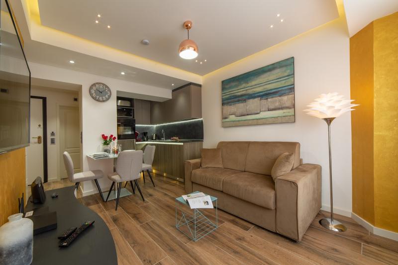 villa-carlotta-51-livingroom