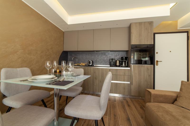 villa-carlotta-52-table