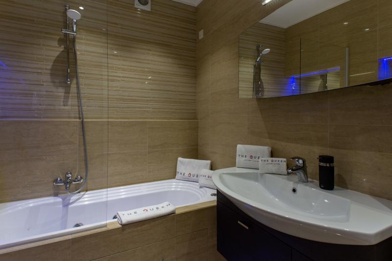 villa-carlotta-54-bathroom