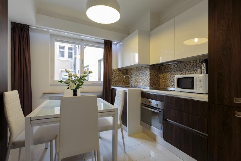 villa-carlotta-6dx-kitchen