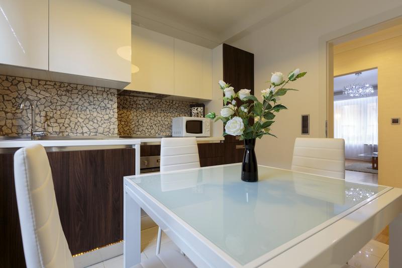 villa-carlotta-6dx-table
