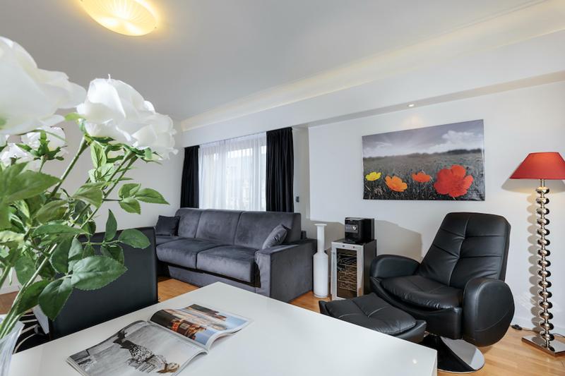 villa-carlotta-6sx-livingroom