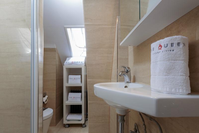 villa-carlotta-72-bathroom