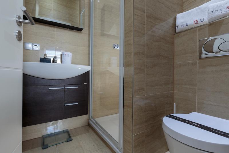 villa-carlotta-7sx-bathroom