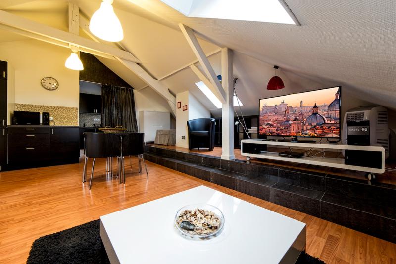 villa-carlotta-7sx-livingroom