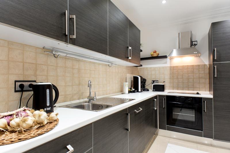 villa-cortina-a22-kitchen-room