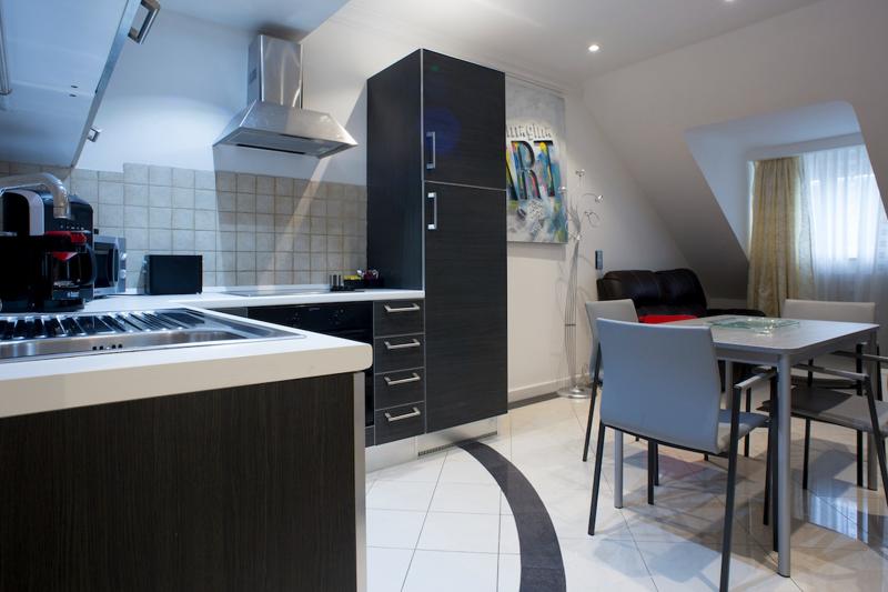 villa-cortina-a41-kitchen