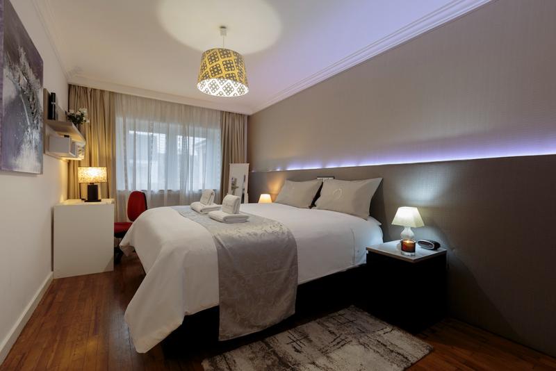 villa-cortina-a41-room