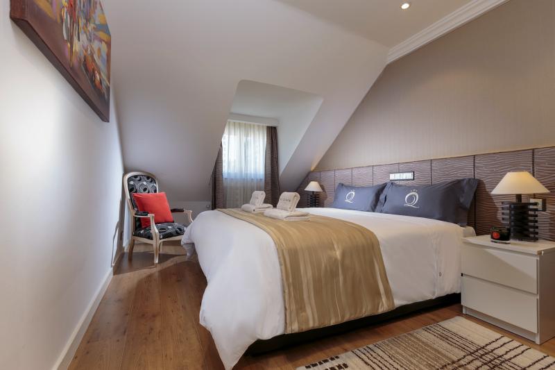 villa-cortina-a42-bedroom