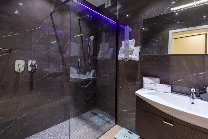 villa-medici-02-bathroom