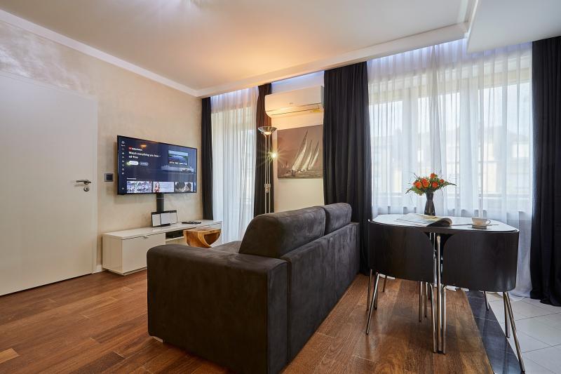 villa-medici-11-livingroom