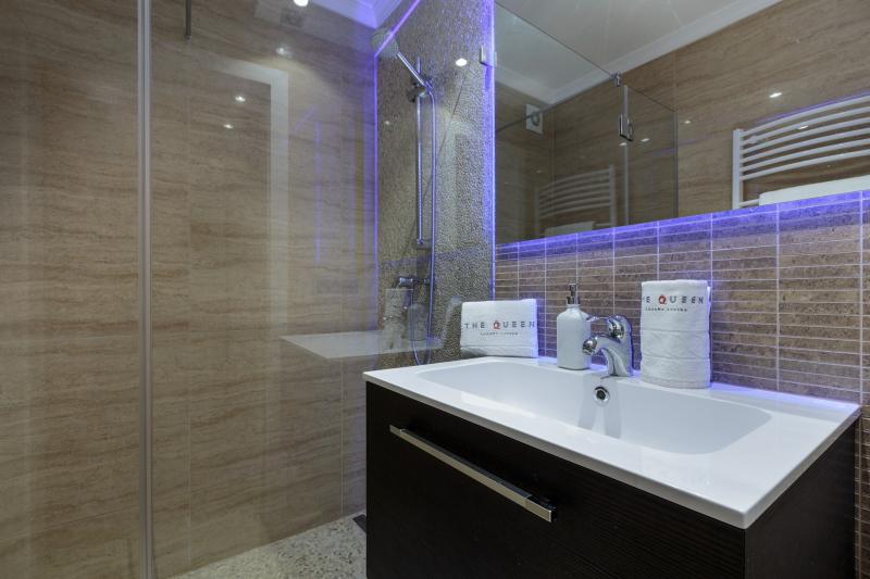 villa-vinicia-22-bathroom