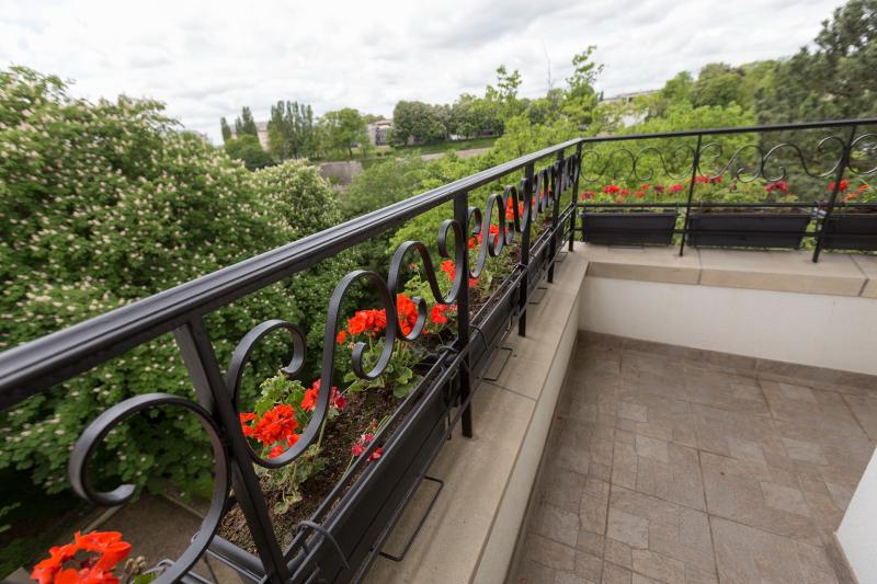 villa-vinicia-31-balcony