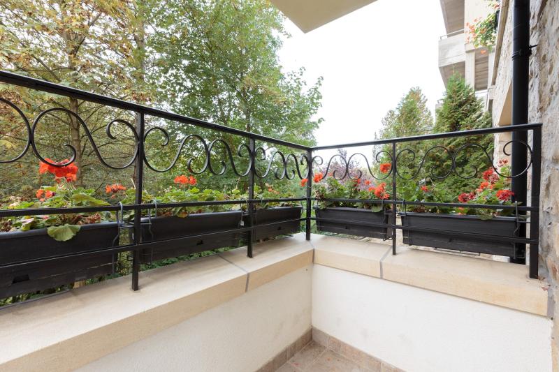 villa-vinicia-m11-balcony