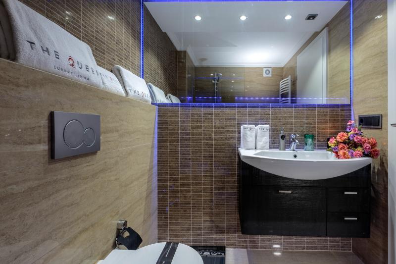 villa-vinicia-m11-bathroom