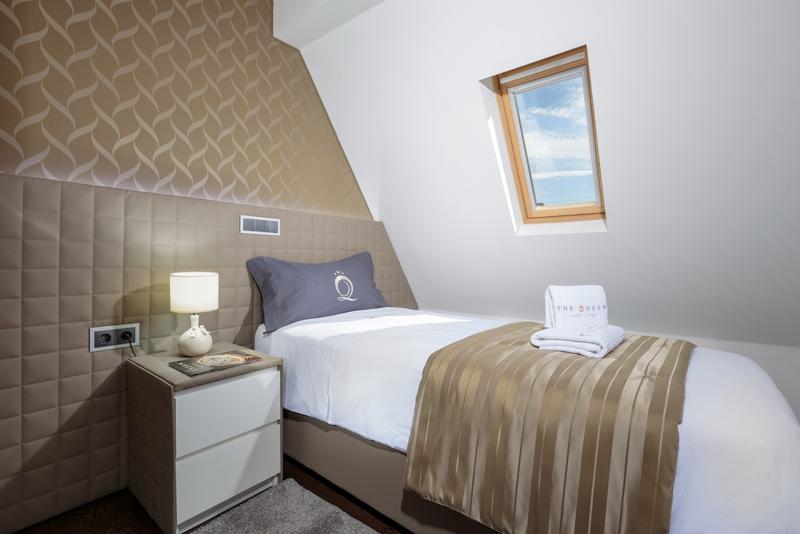 villa-vinicia-penthouse-bed